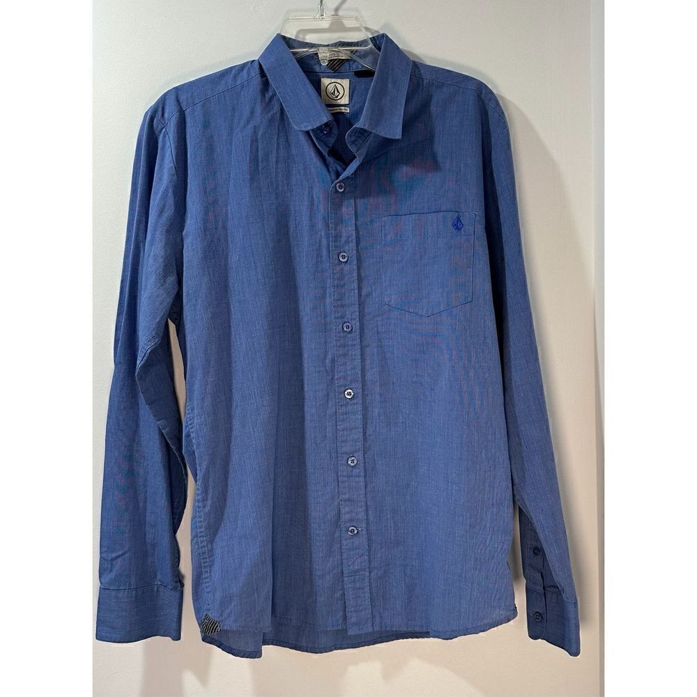 Volcom men’s blue button down long sleeve shirt size Medium. #42-1042